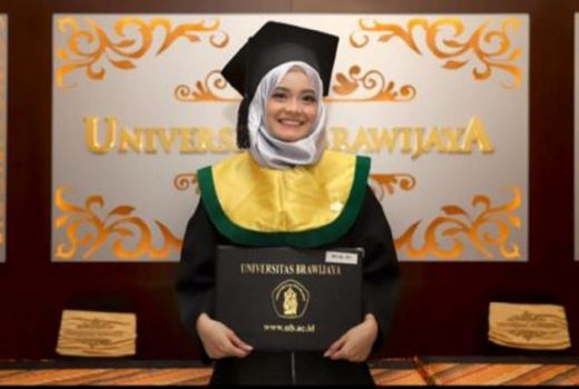 Masih 18 Tahun, inilah Sosok Lulusan Termuda Kedokteran UB Malang - GenPI.co JATIM