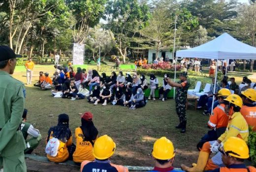 Bersihkan Lingkungan, Aksi Komunitas World Wide Clean Up Malang Keren Banget - GenPI.co JATIM