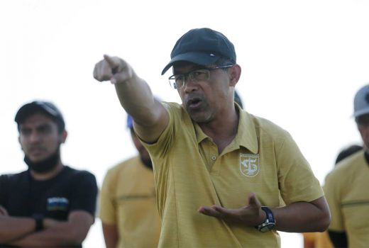 Aji Santoso Ingatkan M Iqbal Persaingan di Persebaya Ketat - GenPI.co JATIM