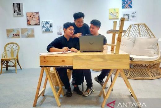 Keren! Meja Kerja Lipat Buatan Mahasiswa Universitas Ciputra ini Bisa Lipat - GenPI.co JATIM