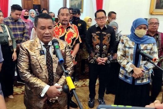 Hotman Paris Temui Gubernur Khofifah di Grahadi, Oh Ternyata - GenPI.co JATIM