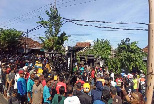 Kronologi Truk BBM Seruduk Warung di Banyuwangi - GenPI.co JATIM