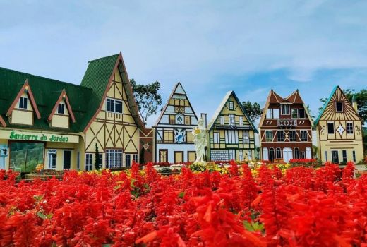 Daftar Hotel Sekitar Wisata Flora Santerra de Laporte Kota Batu, Banyak Pilihannya - GenPI.co JATIM