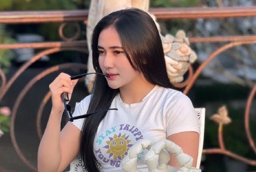 Auranya Kuat, Pesona Bidadari Lumajang Bikin Betah di Depan Panggung - GenPI.co JATIM