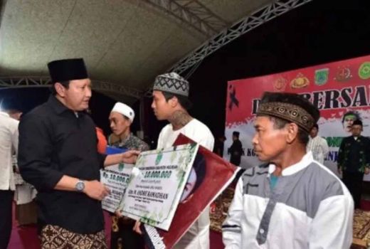 Pemkab Pasuruan Beri Bantuan Rp 10 Juta, Keluraga Korban Tragedi Kanjuruhan - GenPI.co JATIM