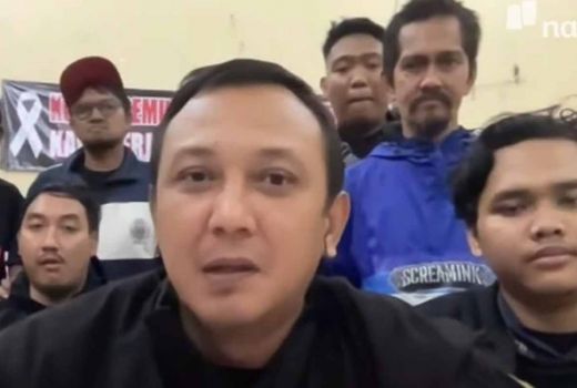 Profil Dadang Aremania, Sosoknya Viral Diserbu Warganet - GenPI.co JATIM