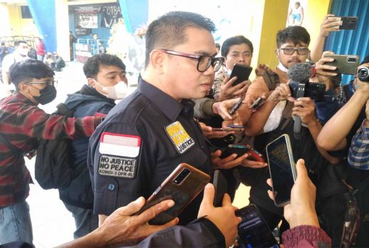 Datang ke Stadion Kanjuruhan, Arteria Dahlan Sebut Ada Aroma Judi di Derbi Jatim - GenPI.co JATIM