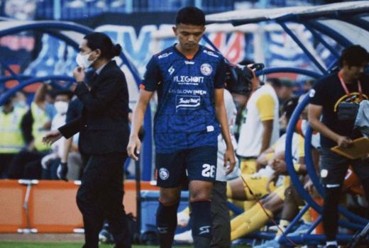Liga 1 Ditunda, Pemain Muda Arema FC Menikmati Waktu Berkualitas dengan Keluarga - GenPI.co JATIM