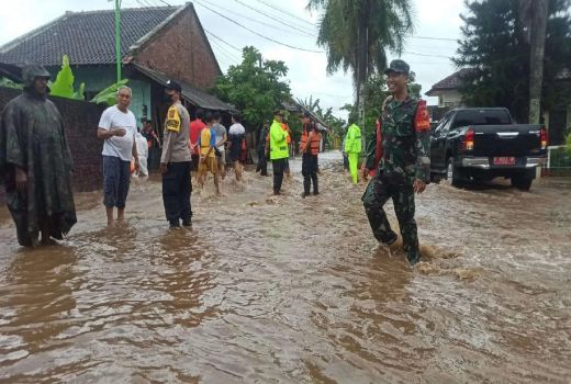 4 Sungai Meluap, Banjir Banyuwangi Rendam Pemukiman Warga - GenPI.co JATIM