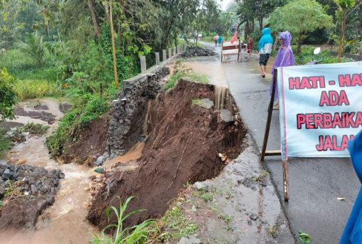 Banjir di Malang, Jalan Penghubung Antardesa di Kalipare Tergerus - GenPI.co JATIM