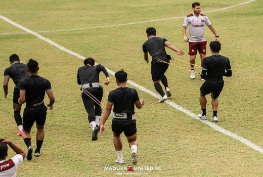 Kompetisi Liga 1 Belum Jelas, Madura United Lanjutkan Latihan - GenPI.co JATIM