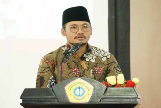Profil RA Latif Amin Imron, Bupati Bangkalan, Habiskan Pendidikan di Pondok Pesantren - GenPI.co JATIM