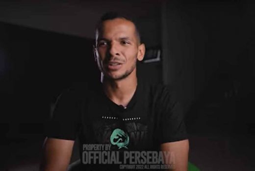 Cerita Menegangkan Pemain Persebaya Leo Lelis Keluar Stadion Kanjuruhan - GenPI.co JATIM