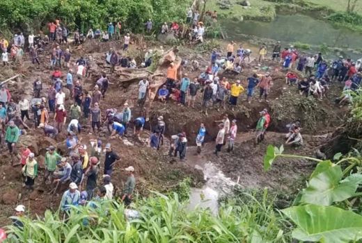 Kronologi Korban Hilang Tertimbun Tanah Longsor di Malang, BPBD Berikan Penjelasan - GenPI.co JATIM
