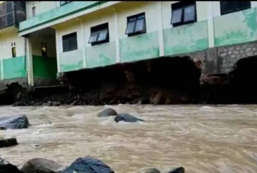 Banjir Bandang Trenggalek Rusak Sekolah, 5 Ruang Kelas Hancur - GenPI.co JATIM