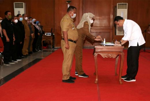 Tak Sesuai Kontrak Kerja, Eri Cahyadi Siap Copot Lurah dan Camat - GenPI.co JATIM