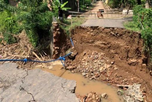 Jembatan Kunti Ponorogo Putus, Kendaraan Harus Putar Balik - GenPI.co JATIM