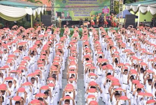 1.190 Pelajar SMPN 2 Candi Sidoarjo Pecahkan Rekor MURI, Gelar Tari Kolosal - GenPI.co JATIM