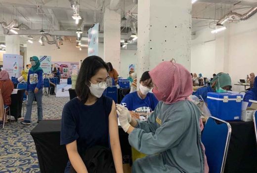 Jadwal Vaksin Covid-19 Surabaya Terbaru Akhir Pekan, Buka Sampai Malam - GenPI.co JATIM