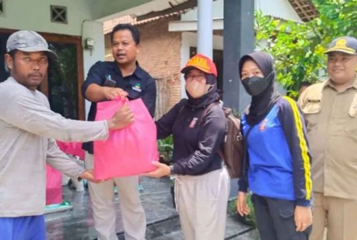 151 KK Korban Banjir Probolinggo dapat Bantuan Sembako Kemensos - GenPI.co JATIM