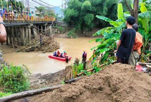Akhirnya, Tim SAR Temukan Pelajar Hanyut di Trenggalek, Begini Kondisinya - GenPI.co JATIM