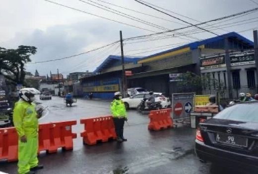 Jembatan Ambles Terkena Longsor, Jalur Kota Batu-Malang Dialihkan - GenPI.co JATIM