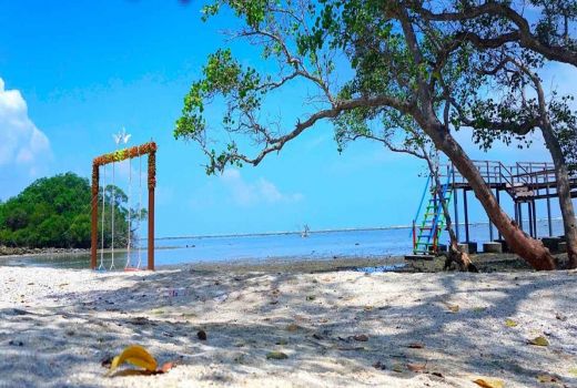 3 Pantai Lamongan Punya Nama Unik, Sukses Buat Penasaran - GenPI.co JATIM