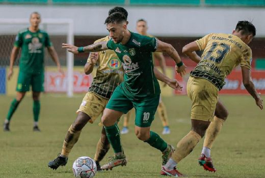 Menang Atas Barito Putera, Aji Santoso Akui Timnya Masih Butuh Adaptasi - GenPI.co JATIM