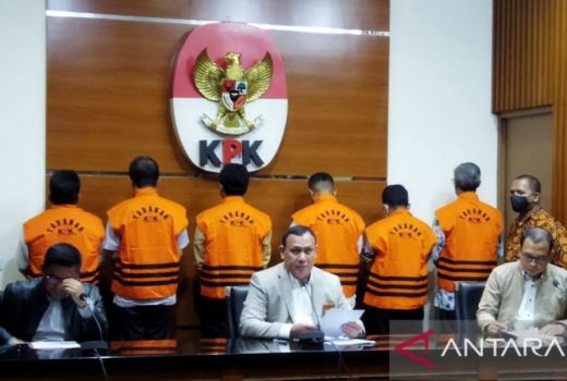 Ditahan KPK, Bupati Bangkalan Diduga Pasang Tarif Rp 50-150 Juta untuk Lelang Jabatan - GenPI.co JATIM