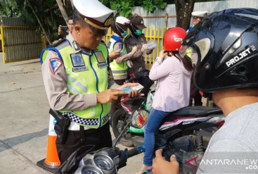 Segera Terapkan Tilang Manual Lagi, Polrestabes Surabaya Ungkap Alasannya - GenPI.co JATIM