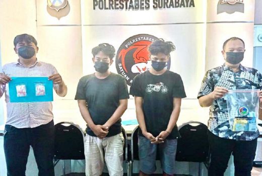 Warung Kopi di Surabaya Digerebek Polisi, 2 Pria Tertangkap Basah Simpan Sabu - GenPI.co JATIM