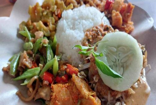 Pecel Kawi Hj Musilah, Kuliner Legendaris Kota Malang, Awas Ngiler! - GenPI.co JATIM