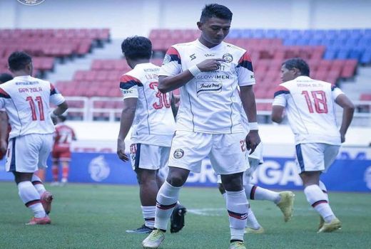 Javier Roca Puji Setinggi Langit Dedik Setiawan, Pahlawan Arema FC - GenPI.co JATIM