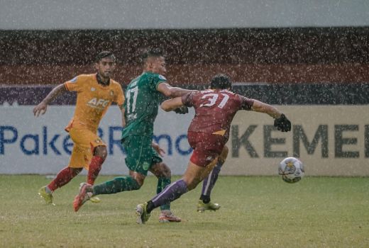 Ditahan Persik Kediri, Aji Santoso: Kemenangan Persebaya Dirampok Wasit - GenPI.co JATIM