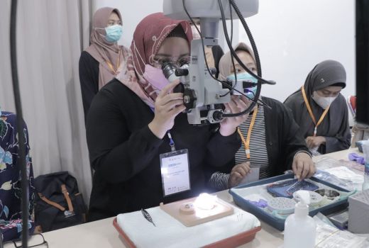 Claw Lens, Teknik Canggih Operasi Katarak, Minimalkan Komplikasi - GenPI.co JATIM