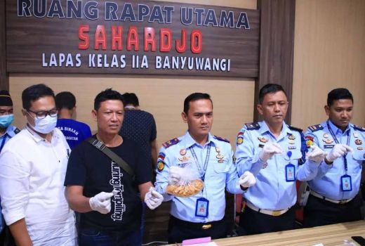 Petugas Lapas Banyuwangi Gagalkan Keripik Isi Sabu, Jumlahnya Mencengangkan - GenPI.co JATIM
