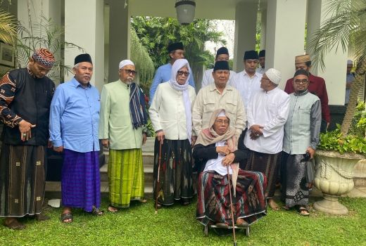 Kunjungan ke Surabaya, Prabowo Subianto Minta Restu ke Para Kiai Jatim - GenPI.co JATIM