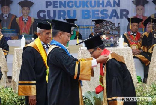 Profil Nadi Suprapto, Profesor Unesa Termuda, Anak Petani yang Giat Belajar - GenPI.co JATIM