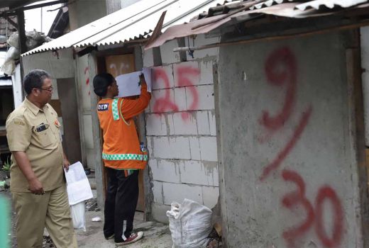 Warga Kampung 1001 Malam Dipindahkan ke Rusunawa Sumur Welut, 10 Kendaraan Dikerahkan - GenPI.co JATIM