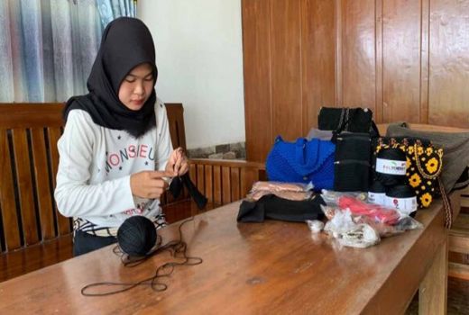 Kisah Sukses Nia Sari, Pengusaha Tas Disabilitas Bojonegoro, Kini Banjir Pesanan - GenPI.co JATIM
