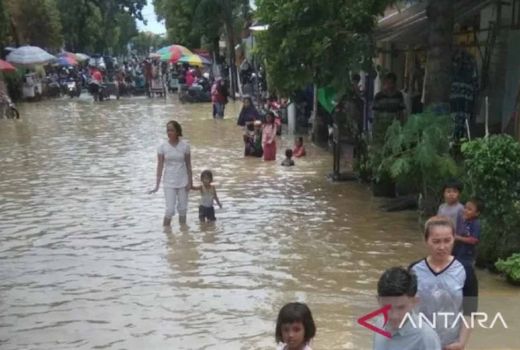 Pamit Isi Daya Ponsel Saat Banjir, Warga Sampang Ditemukan Meninggal Dunia - GenPI.co JATIM