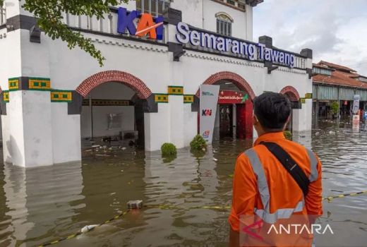 Imbas Banjir di Semarang, 7 Kereta Api Terlambat Masuk ke Surabaya - GenPI.co JATIM