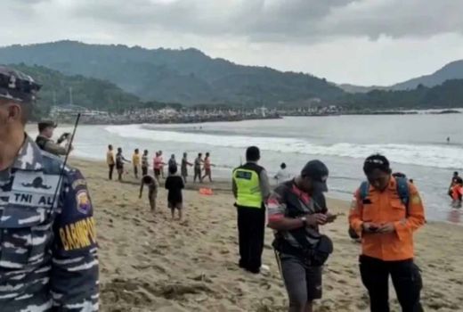 Pencarian Remaja Hilang Pantai Prigi Berhenti Sementara Akibat Cuaca Ekstrem - GenPI.co JATIM