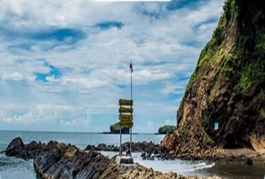 3 Rekomendasi Wisata Jember, Lengkap Mulai Pantai Hingga Bukit - GenPI.co JATIM