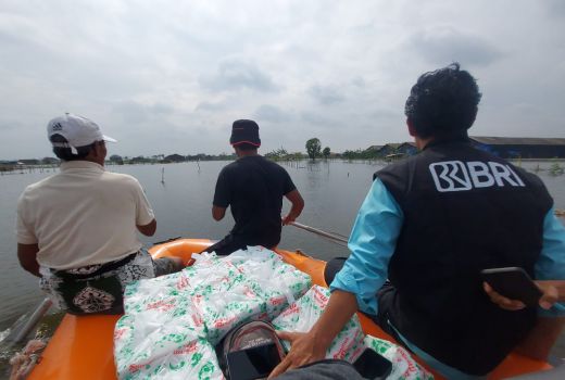 Ringankan Beban, BRI Peduli Bantu Korban Banjir Semarang dan Demak  - GenPI.co JATIM