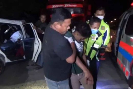 Kronologi Kecelakaan Maut di Ngawi, Mobil Seruduk Truk Parkir, 5 Meninggal - GenPI.co JATIM