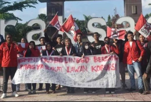 Mahasiswa Probolinggo Tolak Usul Kades Jabat 9 Tahun, Rawan KKN - GenPI.co JATIM