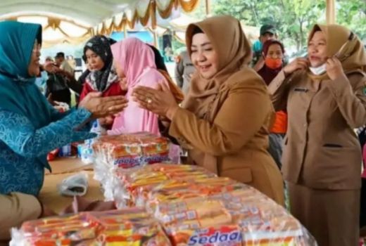 Gelar Pasar Murah, Disperindag Tegaskan Pembeli Harus Warga Magetan - GenPI.co JATIM