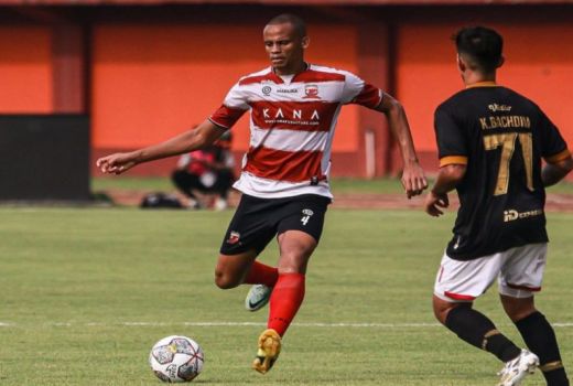 Kalah 2-3, Pelatih Madura United Fabio Lefundes Kesal Lihat Pemain Persis Solo - GenPI.co JATIM