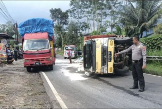 Kronologi Kecelakaan Truk Tabrak Pikap, Jalan Malang - Kediri Macet Total - GenPI.co JATIM